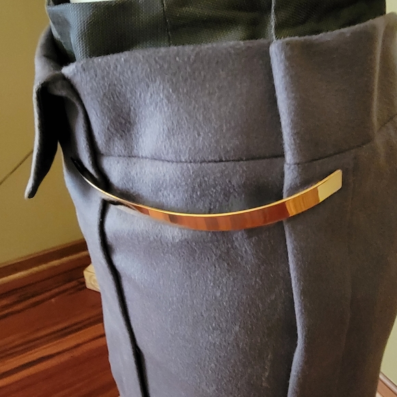🔥SOLD🔥GUCCI | FALL 2010 RUNWAY GREY MINI SKIRT GOLD BAND - Picture 6 of 14